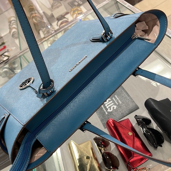 Michael Kors Gilly Large Drawstring Travel Leather Top Zip Tote
 Color: TEAL
NWT - Picture 7 of 16